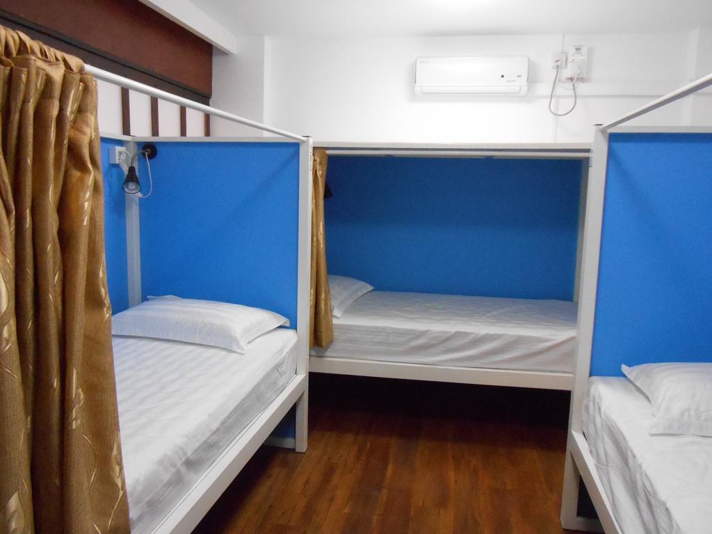 Four Rivers Youth Hostel Yangon Phòng bức ảnh