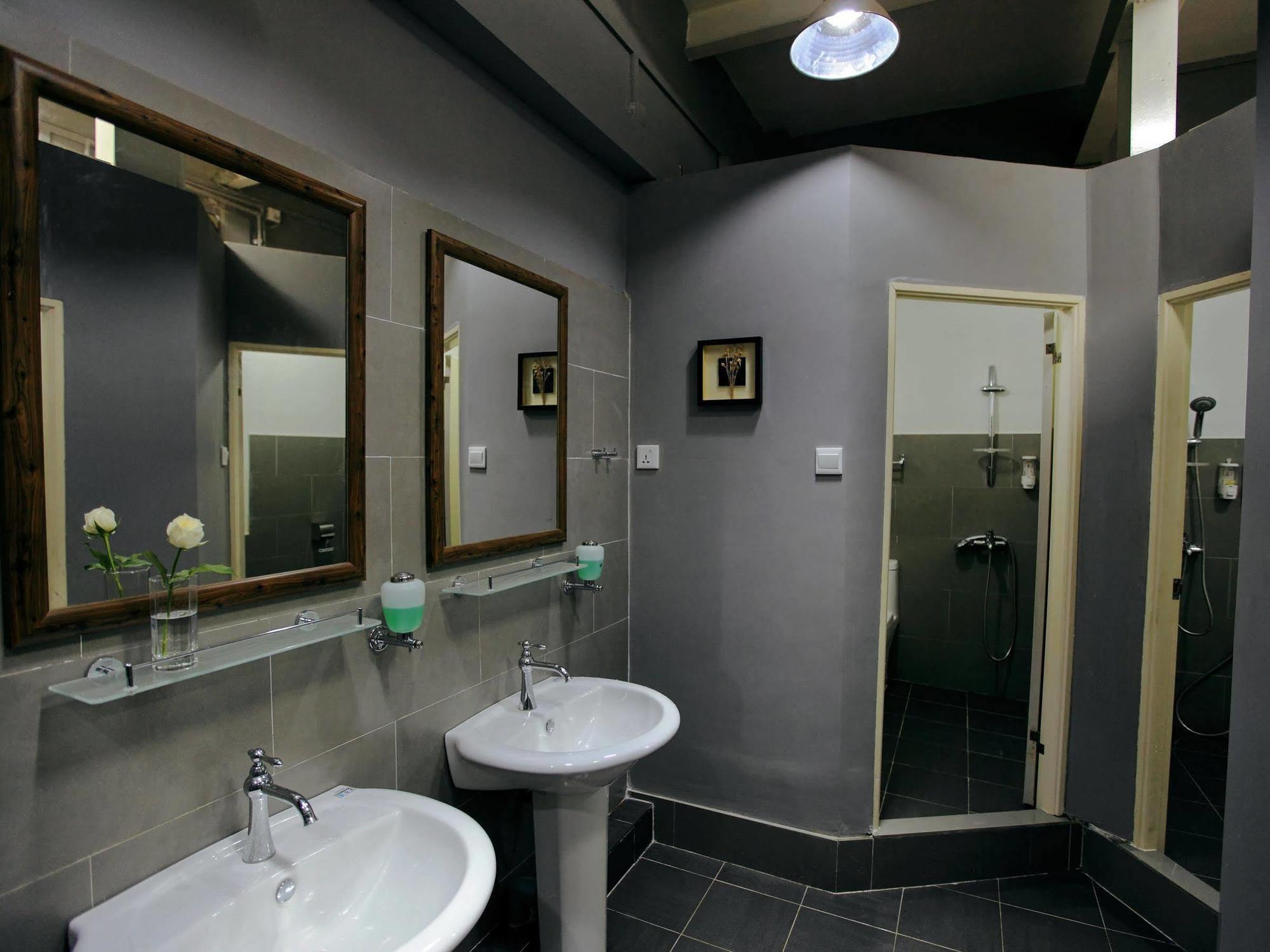 Four Rivers Youth Hostel Yangon Ngoại thất bức ảnh