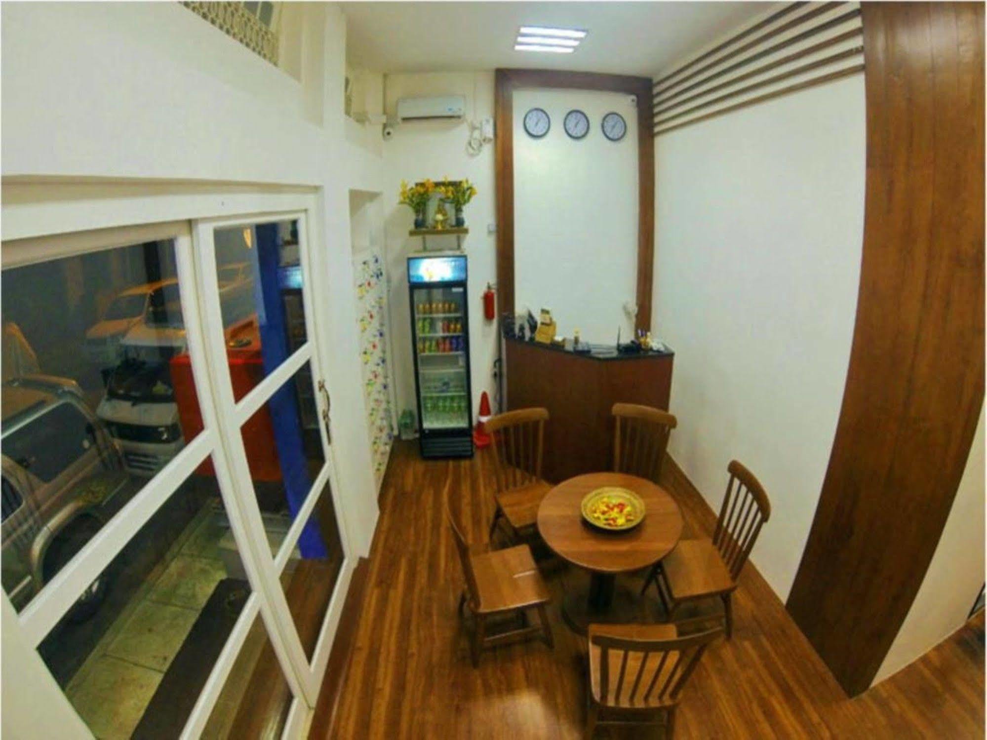 Four Rivers Youth Hostel Yangon Ngoại thất bức ảnh